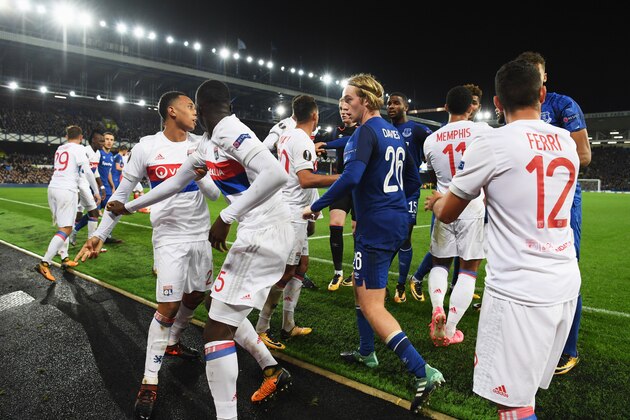 LIVERPOOL, ENGLAND - OCTOBER 19:  Tom Davies of Everton (26)clashes with Lyon players after a challenge by Ashley Williams of Everton on Anthony Lopes of Lyon during the UEFA Europa League Group E match between Everton FC and Olympique Lyon at Goodison Park on October 19, 2017 in Liverpool, United Kingdom.  (Photo by Ross Kinnaird/Getty Images)