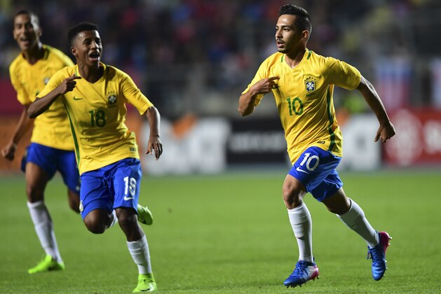 Brazil´s Alan (R) celebrates his goal against Chile during their South American U-17 football tournament match in Rancagua, Chile on March 19, 2017. / AFP PHOTO / Martin BERNETTI        (Photo credit should read MARTIN BERNETTI/AFP/Getty Images)