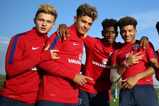 BUFTEA, ROMANIA - OCTOBER 29: (L-R) George McEachran, Joel Latibeaudiere, Jonathan Panzo, Jadon Sancho, Angel Gomes, Timothy Eyoma and Phil Foden pose during the U17 England Training Session at Football Centre FRF on October 29, 2016 in Buftea, Romania. (Photo by Ronny Hartmann/Getty Images)