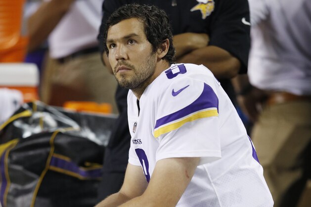 CHICAGO, IL - OCTOBER 09: Sam Bradford #8 of the Minnesota Vikings looks on while sitting on the bench during a game against the Chicago Bears at Soldier Field on October 9, 2017 in Chicago, Illinois. The Vikings won 20-17. (Photo by Joe Robbins/Getty Images) CHICAGO, IL - OCTOBER 09: Sam Bradford #8 of the Minnesota Vikings looks on while sitting on the bench during a game against the Chicago Bears at Soldier Field on October 9, 2017 in Chicago, Illinois. The Vikings won 20-17. (Photo by Joe Robbins/Getty Images)