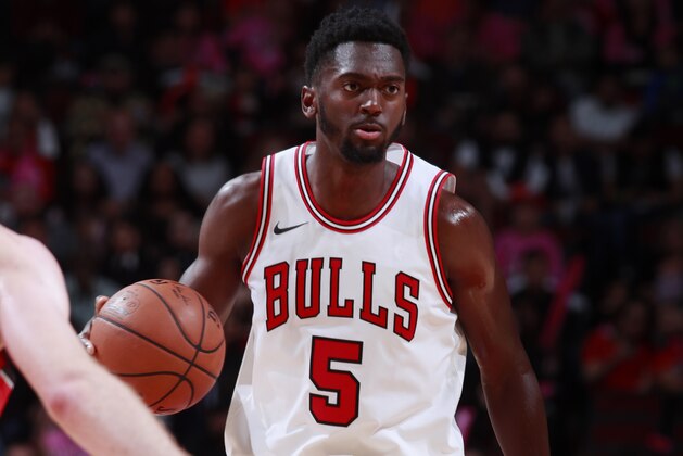 CHICAGO, IL - OCTOBER 13:  Bobby Portis #5 of the Chicago Bulls handles the ball against the Toronto Raptors on October 13, 2017 at the United Center in Chicago, Illinois. NOTE TO USER: User expressly acknowledges and agrees that, by downloading and or using this photograph, user is consenting to the terms and conditions of the Getty Images License Agreement.  Mandatory Copyright Notice: Copyright 2017 NBAE (Photo by Jeff Haynes/NBAE via Getty Images)