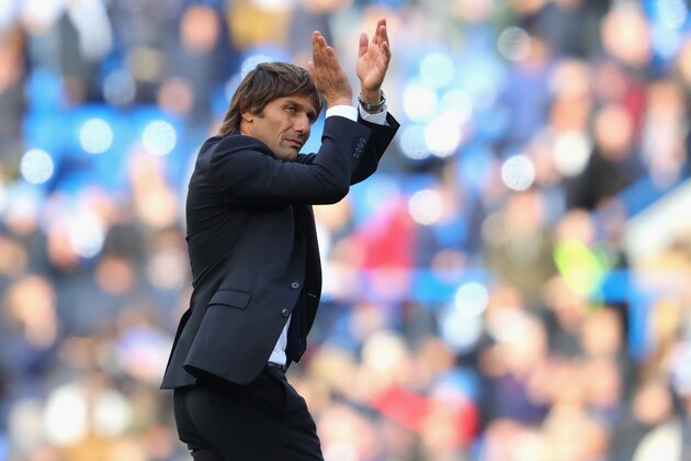 LONDON, ENGLAND - OCTOBER 21:  Antonio Conte, Manager of Chelsea aplauds the home fans after the Premier League match between Chelsea and Watford at Stamford Bridge on October 21, 2017 in London, England.  (Photo by Richard Heathcote/Getty Images)