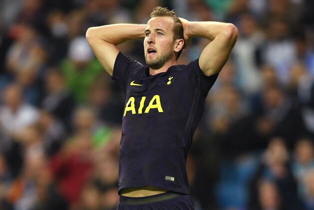 MADRID, SPAIN - OCTOBER 17:  Harry Kane of Tottoenham Hotspur looks on during the UEFA Champions League group H match between Real Madrid and Tottenham Hotspur at Estadio Santiago Bernabeu on October 17, 2017 in Madrid, Spain.  (Photo by Laurence Griffiths/Getty Images)