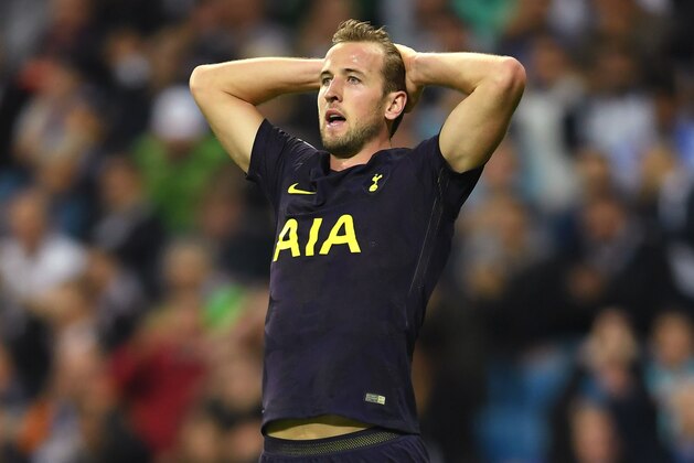 MADRID, SPAIN - OCTOBER 17:  Harry Kane of Tottoenham Hotspur looks on during the UEFA Champions League group H match between Real Madrid and Tottenham Hotspur at Estadio Santiago Bernabeu on October 17, 2017 in Madrid, Spain.  (Photo by Laurence Griffiths/Getty Images)