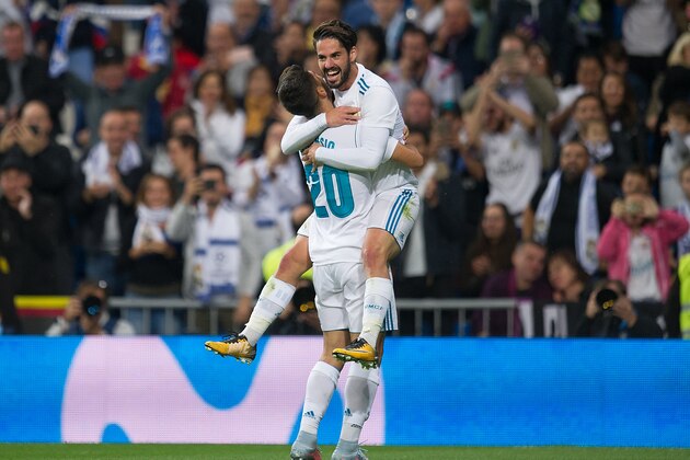 MADRID, SPAIN - OCTOBER 22: Marco Asensio of Real Madrid CF celebrates with Isco Alarcon after scoring his teamÕs 2nd goal during the La Liga match between Real Madrid and Eibar at Estadio Santiago Bernabeu on October 22, 2017 in Madrid, Spain. (Photo by Denis Doyle/Getty Images)