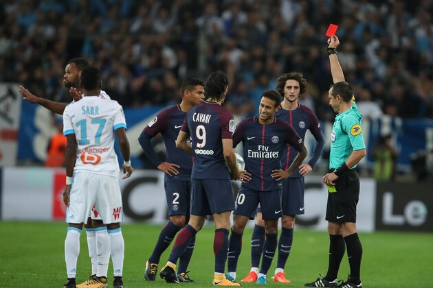 MARSEILLE, FRANCE - OCTOBER 22: Neymar of Paris Saint-Germain receives a red card during the Ligue 1 match between Olympique Marseille and Paris Saint Germain   at Stade Velodrome on October 22, 2017 in Marseille, (Photo by Robbie Jay Barratt - AMA/Getty Images)