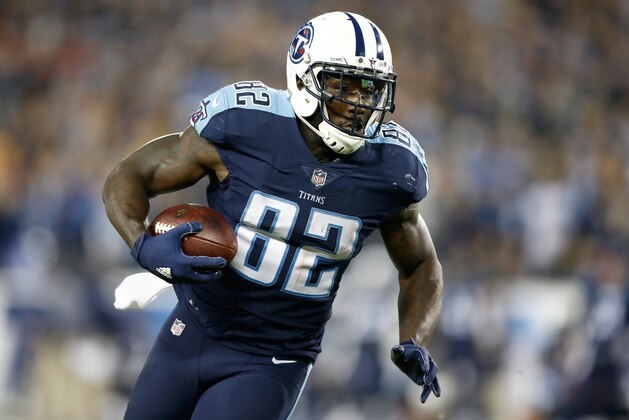 NASHVILLE, TN - OCTOBER 16:  Delanie Walker #82 of the Tennessee Titans runs with the ball against the  Indianapolis Colts at Nissan Stadium on October 16, 2017 in Nashville, Tennessee.  (Photo by Andy Lyons/Getty Images)