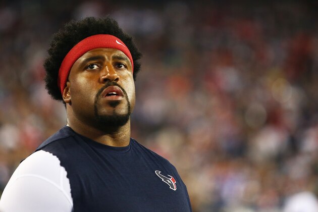 FOXBORO, MA - SEPTEMBER 22:  Duane Brown #76 of the Houston Texans looks on during the game against the New England Patriots at Gillette Stadium on September 22, 2016 in Foxboro, Massachusetts.  (Photo by Adam Glanzman/Getty Images)