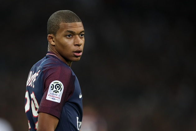 MARSEILLE, FRANCE - OCTOBER 22: Kylian Mbappe of Paris Saint-Germain during the Ligue 1 match between Olympique Marseille and Paris Saint Germain   at Stade Velodrome on October 22, 2017 in Marseille, (Photo by Robbie Jay Barratt - AMA/Getty Images)
