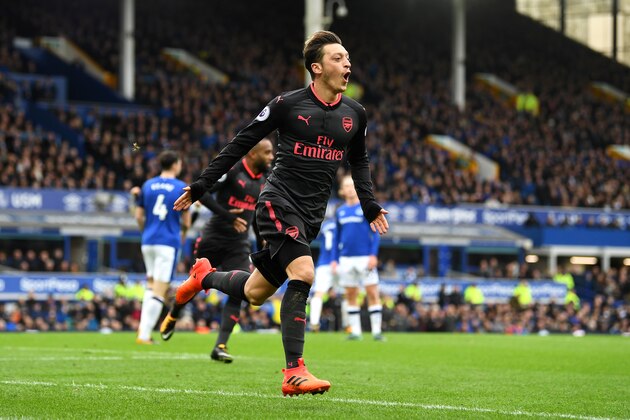 LIVERPOOL, ENGLAND - OCTOBER 22:  Mesut Ozil of Arsenal scores his sides second goal during the Premier League match between Everton and Arsenal at Goodison Park on October 22, 2017 in Liverpool, England.  (Photo by Gareth Copley/Getty Images)