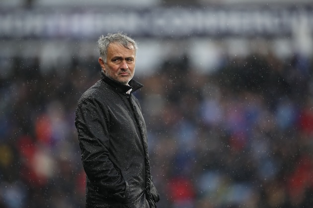 HUDDERSFIELD, ENGLAND - OCTOBER 21: Jose Mourinho the head coach / manager of Manchester United during the Premier League match between Huddersfield Town and Manchester United at John Smith's Stadium on October 21, 2017 in Huddersfield, England. (Photo by Robbie Jay Barratt - AMA/Getty Images) HUDDERSFIELD, ENGLAND - OCTOBER 21: Jose Mourinho the head coach / manager of Manchester United during the Premier League match between Huddersfield Town and Manchester United at John Smith's Stadium on October 21, 2017 in Huddersfield, England. (Photo by Robbie Jay Barratt - AMA/Getty Images)
