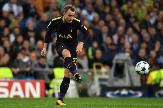 MADRID, SPAIN - OCTOBER 17: Christian Eriksen of Tottenham Hotspur in action during the UEFA Champions League group H match between Real Madrid and Tottenham Hotspur at Estadio Santiago Bernabeu on October 17, 2017 in Madrid, Spain. (Photo by Etsuo Hara/Getty Images)