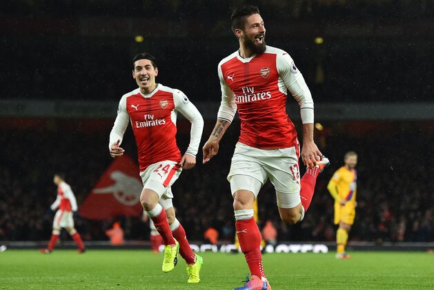 Arsenal's French striker Olivier Giroud celebrates scoring his team's first goal during the English Premier League football match between Arsenal and Crystal Palace at the Emirates Stadium in London on January 1, 2017.  / AFP / Glyn KIRK / RESTRICTED TO EDITORIAL USE. No use with unauthorized audio, video, data, fixture lists, club/league logos or 'live' services. Online in-match use limited to 75 images, no video emulation. No use in betting, games or single club/league/player publications.  /         (Photo credit should read GLYN KIRK/AFP/Getty Images)