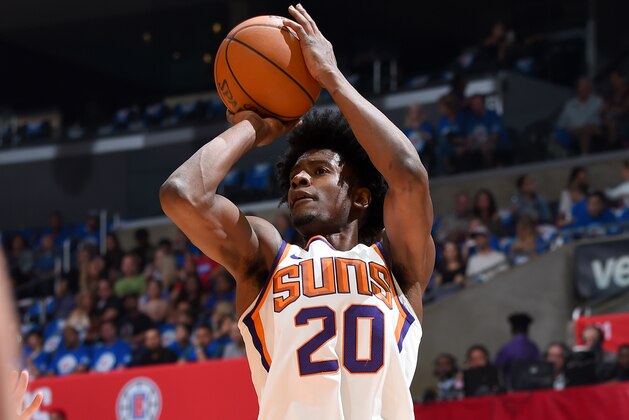 LOS ANGELES, CA - OCTOBER 21:  Josh Jackson #20 of the Phoenix Suns shoots the ball against the LA Clippers on October 21, 2017 at STAPLES Center in Los Angeles, California. NOTE TO USER: User expressly acknowledges and agrees that, by downloading and/or using this Photograph, user is consenting to the terms and conditions of the Getty Images License Agreement. Mandatory Copyright Notice: Copyright 2017 NBAE (Photo by Andrew D. Bernstein/NBAE via Getty Images)