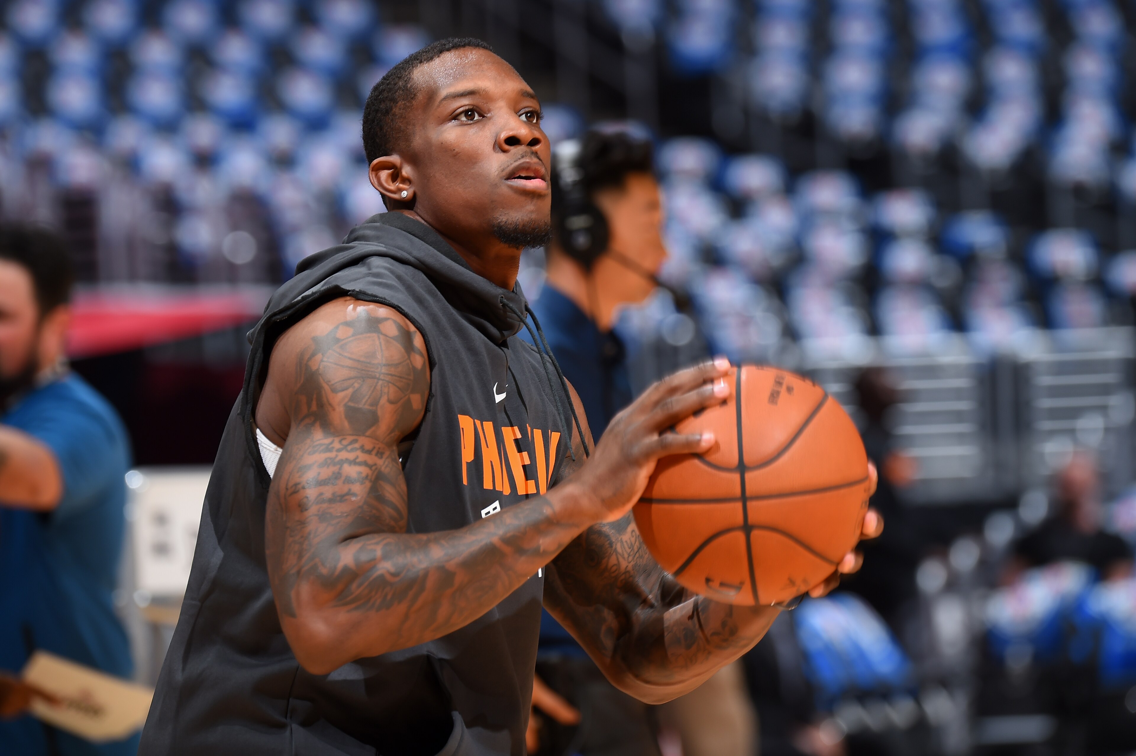 LOS ANGELES, CA - OCTOBER 21:  Eric Bledsoe #2 of the Phoenix Suns warms up before the game against the LA Clippers on OCTOBER 21, 2017 at STAPLES Center in Los Angeles, California. NOTE TO USER: User expressly acknowledges and agrees that, by downloading and/or using this Photograph, user is consenting to the terms and conditions of the Getty Images License Agreement. Mandatory Copyright Notice: Copyright 2017 NBAE (Photo by Andrew D. Bernstein/NBAE via Getty Images)