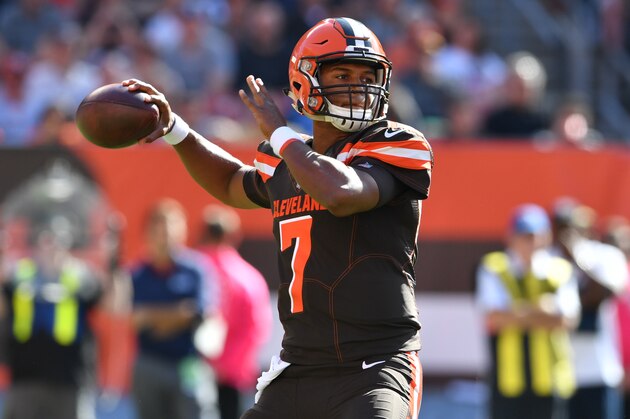 CLEVELAND, OH - OCTOBER 22: DeShone Kizer #7 of the Cleveland Browns throws for a first down in the first quarter against the Tennessee Titans at FirstEnergy Stadium on October 22, 2017 in Cleveland, Ohio. (Photo by Jason Miller/Getty Images)