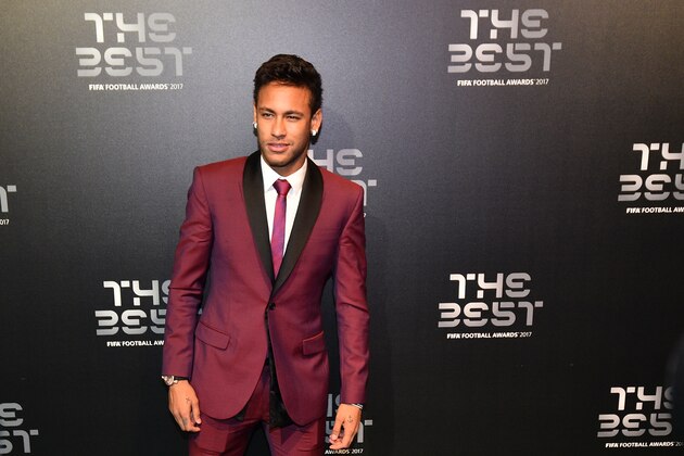 Nominee for the Best FIFA football player Paris Saint-Germain and Brazil forward Neymar poses for a photograph as he arrives for The Best FIFA Football Awards ceremony, on October 23, 2017 in London. / AFP PHOTO / Glyn KIRK        (Photo credit should read GLYN KIRK/AFP/Getty Images)