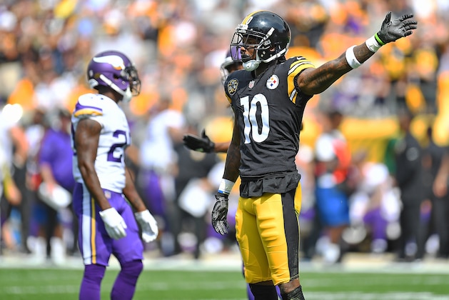 PITTSBURGH, PA - SEPTEMBER 17:  Martavis Bryant #10 of the Pittsburgh Steelers reacts after a reception for a first down in the first half during the game against the Minnesota Vikings at Heinz Field on September 17, 2017 in Pittsburgh, Pennsylvania. (Photo by Joe Sargent/Getty Images)