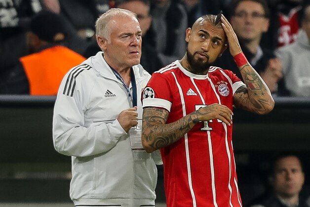 MUNICH, GERMANY - OCTOBER 18: Assistent coach Hermann Gerland of Bayern Muenchen and Arturo Erasmo Vidal of Bayern Muenchen looks on during the UEFA Champions League group B match between Bayern Muenchen and Celtic FC at Allianz Arena on October 18, 2017 in Munich, Germany. (Photo by TF-Images/TF-Images via Getty Images)