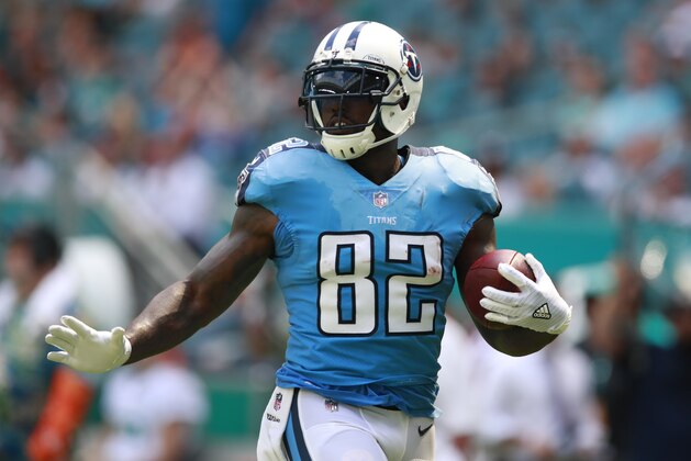 Tennessee Titans tight end Delanie Walker (82) makes a catch against the Miami Dolphins during an NFL football game, Sunday, Oct. 8, 2017, in Miami Gardens, Fla. (Jeff Haynes/AP Images for Panini)
