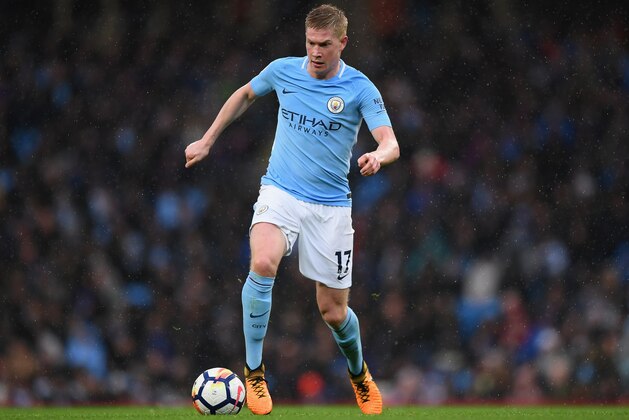 MANCHESTER, ENGLAND - OCTOBER 21:  Kevin De Bruyne of Manchester City runs with the ball during the Premier League match between Manchester City and Burnley at Etihad Stadium on October 21, 2017 in Manchester, England.  (Photo by Shaun Botterill/Getty Images)