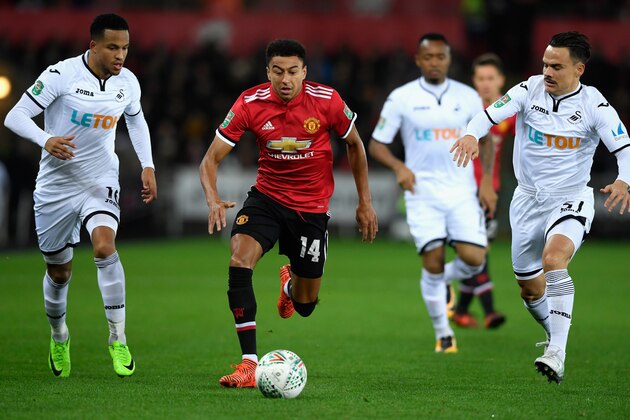SWANSEA, WALES - OCTOBER 24: Jesse Lingard of Manchester United is closed down by Martin Olsson of Swansea City and Roque Mesa of Swansea City during the Carabao Cup Fourth Round match between Swansea City and Manchester United at Liberty Stadium on October 24, 2017 in Swansea, Wales. (Photo by Stu Forster/Getty Images) SWANSEA, WALES - OCTOBER 24: Jesse Lingard of Manchester United is closed down by Martin Olsson of Swansea City and Roque Mesa of Swansea City during the Carabao Cup Fourth Round match between Swansea City and Manchester United at Liberty Stadium on October 24, 2017 in Swansea, Wales. (Photo by Stu Forster/Getty Images)