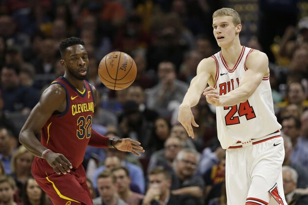 Chicago Bulls' Lauri Markkanen (24), from Finland, passes against Cleveland Cavaliers' Jeff Green (32) in the first half of an NBA basketball game, Tuesday, Oct. 24, 2017, in Cleveland. (AP Photo/Tony Dejak)
