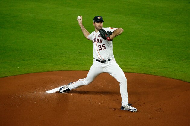 HOUSTON, TX - OCTOBER 20:  Justin Verlander #35 of the Houston Astros throws a pitch against the New York Yankees in Game Six of the American League Championship Series at Minute Maid Park on October 20, 2017 in Houston, Texas.  (Photo by Bob Levey/Getty Images)