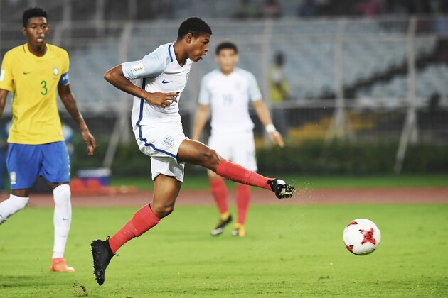 Rhian Brewster of England scores a goal against Brazil during the semifinal football match in the FIFA U-17 World Cup at the Vivekananda Yuba Bharati Krirangan stadium in Kolkata on October 25, 2017. / AFP PHOTO / Dibyangshu SARKAR        (Photo credit should read DIBYANGSHU SARKAR/AFP/Getty Images)