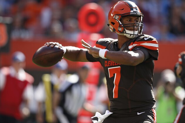 Cleveland Browns quarterback DeShone Kizer (7) looks to throw in the first half of an NFL football game against the Tennessee Titans, Sunday, Oct. 22, 2017, in Cleveland. (AP Photo/Ron Schwane)