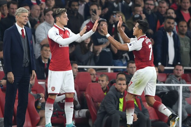 LONDON, ENGLAND - SEPTEMBER 25:  Alexis Sanchez of Arsenal is replaced by Mesut Ozil of Arsenal as he is substituted during the Premier League match between Arsenal and West Bromwich Albion at Emirates Stadium on September 25, 2017 in London, England.  (Photo by Mike Hewitt/Getty Images)