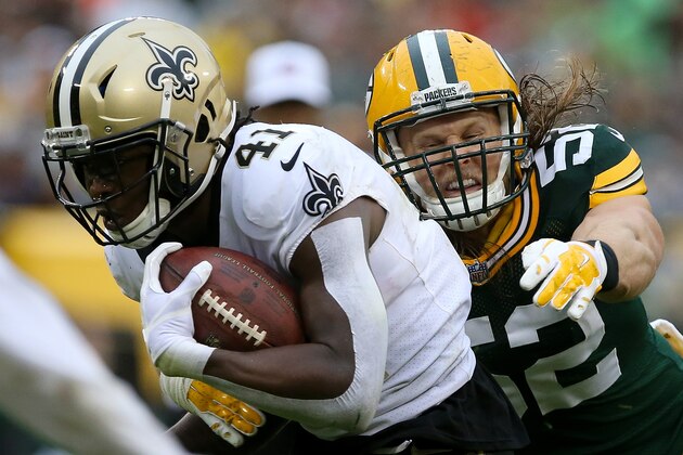 GREEN BAY, WI - OCTOBER 22:  Clay Matthews #52 of the Green Bay Packers tackles Alvin Kamara #41 of the New Orleans Saints in the third quarter at Lambeau Field on October 22, 2017 in Green Bay, Wisconsin. (Photo by Dylan Buell/Getty Images)