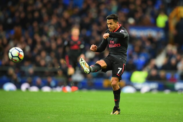 LIVERPOOL, ENGLAND - OCTOBER 22:  Alexis Sanchez of Arsenal during the Premier League match between Everton and Arsenal at Goodison Park on October 22, 2017 in Liverpool, England.  (Photo by Tony Marshall/Getty Images)