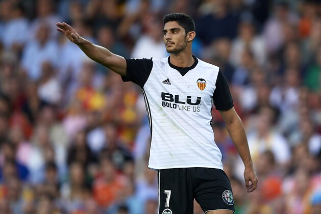 VALENCIA, SPAIN - OCTOBER 21:  Goncalo Guedes of Valencia reacts during the La Liga match between Valencia and Sevilla at Estadio Mestalla on October 21, 2017 in Valencia, Spain.  (Photo by Manuel Queimadelos Alonso/Getty Images)