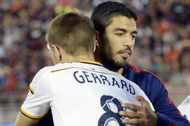PASADENA, CA - JULY 21: Former Liverpool teammates Luis Suarez #9 of FC Barcelona and Steven Gerrard #8 of the Los Angeles Galaxy hug prior to the start of the friendly soccer match in the International Champions Cup at the Rose Bowl July 21, 2015 in Pasadena, California. (Photo by Kevork Djansezian/Getty Images)