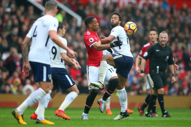 MANCHESTER, UNITED KINGDOM - OCTOBER 28: Anthony Martial of Manchester United and Mousa Dembele of Tottenham Hotspur battle for possession during the Premier League match between Manchester United and Tottenham Hotspur at Old Trafford on October 28, 2017 in Manchester, England.  (Photo by Alex Livesey/Getty Images)