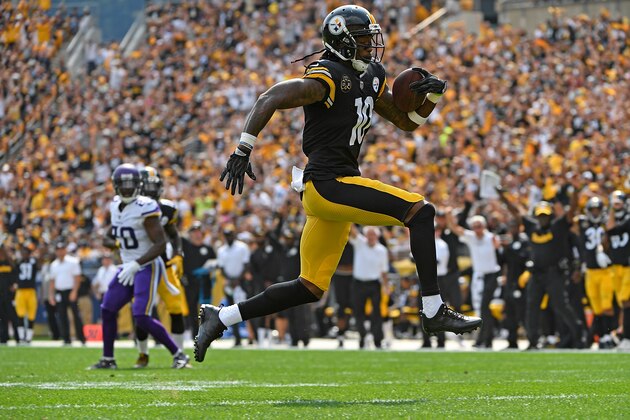 PITTSBURGH, PA - SEPTEMBER 17:  Martavis Bryant #10 of the Pittsburgh Steelers runs into the end zone for a 27-yard touchdown reception in the first quarter during the game against the Minnesota Vikings at Heinz Field on September 17, 2017 in Pittsburgh, Pennsylvania. (Photo by Justin Berl/Getty Images)