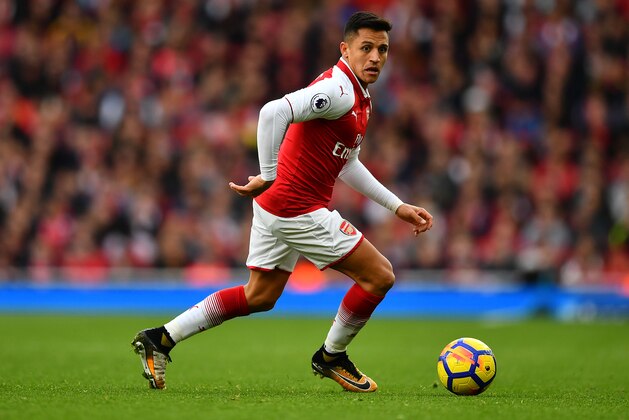 LONDON, ENGLAND - OCTOBER 28:  Alexis Sanchez of Arsenal controls the ball during the Premier League match between Arsenal and Swansea City at Emirates Stadium on October 28, 2017 in London, England. (Photo by Dan Mullan/Getty Images)
