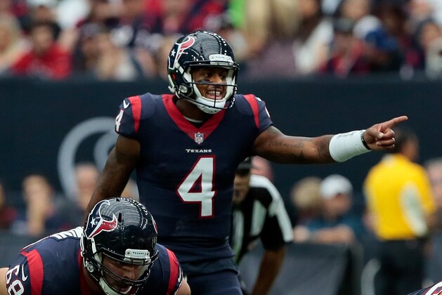 HOUSTON, TX - OCTOBER 15: Deshaun Watson #4 of the Houston Texans cal[ls out instructions on the line against the Cleveland Brownsat NRG Stadium on October 15, 2017 in Houston, Texas.  (Photo by Bob Levey/Getty Images)