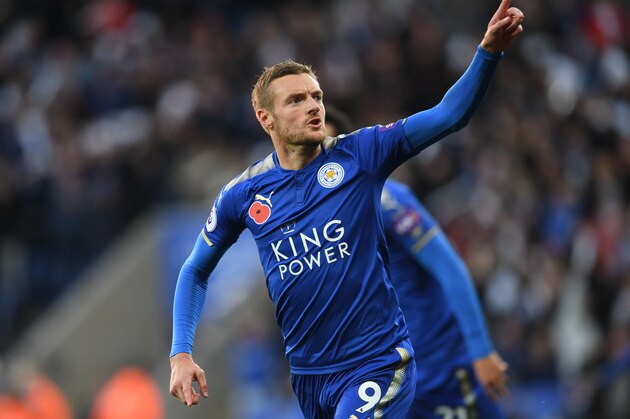 Leicester City's English striker Jamie Vardy celebrates scoring the team's first goal during the English Premier League football match between Leicester City and Everton at King Power Stadium in Leicester, central England on October 29, 2017. / AFP PHOTO / Paul ELLIS / RESTRICTED TO EDITORIAL USE. No use with unauthorized audio, video, data, fixture lists, club/league logos or 'live' services. Online in-match use limited to 75 images, no video emulation. No use in betting, games or single club/league/player publications.  /         (Photo credit should read PAUL ELLIS/AFP/Getty Images)