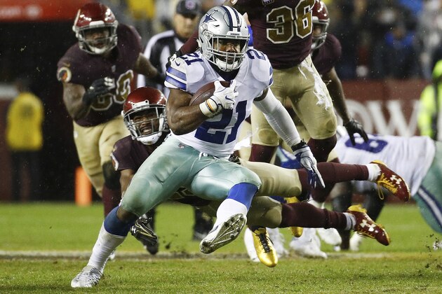 Dallas Cowboys running back Ezekiel Elliott (21) carries the ball during the second half of an NFL football game against the Washington Redskins in Landover, Md., Sunday, Oct. 29, 2017. (AP Photo/Patrick Semansky)