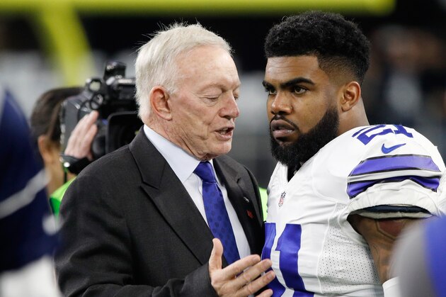 ARLINGTON, TX - JANUARY 15:  Dallas Cowboys owner Jerry Jones talks with Ezekiel Elliott #21 of the Dallas Cowboys before the NFC Divisional Playoff Game against the Green Bay Packers at AT&T Stadium on January 15, 2017 in Arlington, Texas. (Photo by Joe Robbins/Getty Images)