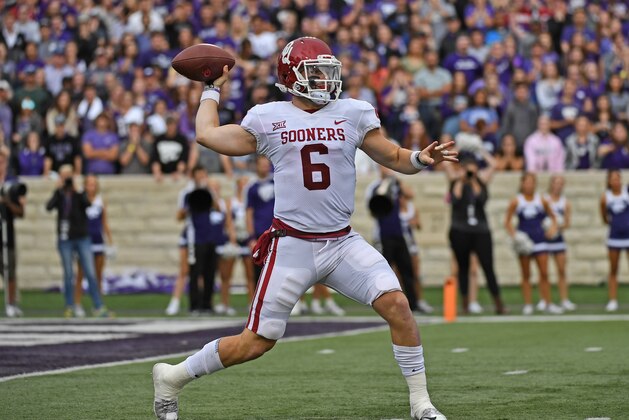 MANHATTAN, KS - OCTOBER 21:  Quarterback Baker Mayfield #6 of the Oklahoma Sooners drops back to pass against the Kansas State Wildcats during the first half on October 21, 2017 at Bill Snyder Family Stadium in Manhattan, Kansas.  (Photo by Peter G. Aiken/Getty Images)
