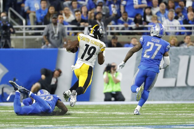 Pittsburgh Steelers wide receiver JuJu Smith-Schuster (19) breaks downfield for a 97-yard touchdown run during the second half of an NFL football game against the Detroit Lions, Sunday, Oct. 29 2017, in Detroit. (AP Photo/Rick Osentoski)