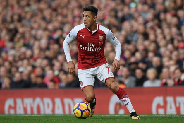 LONDON, ENGLAND - OCTOBER 28:  Alexis Sanchez of Arsenal in action during the Premier League match between Arsenal and Swansea City at Emirates Stadium on October 28, 2017 in London, England.  (Photo by Shaun Botterill/Getty Images)