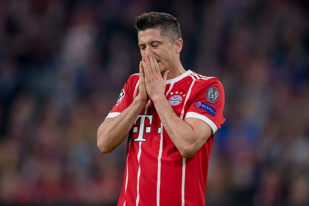 MUNICH, GERMANY - OCTOBER 18:  Robert Lewandowski of FC Bayern Muenchen reacts during the UEFA Champions League group B match between Bayern Muenchen and Celtic FC at Allianz Arena on October 18, 2017 in Munich, Germany.  (Photo by Boris Streubel/Getty Images)