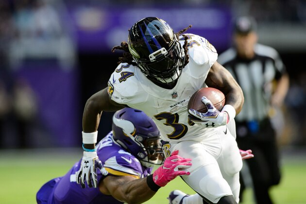 MINNEAPOLIS, MN - OCTOBER 22: Alex Collins #34 of the Baltimore Ravens carries the ball against Everson Griffen #97 of the Minnesota Vikings during the game on October 22, 2017 at US Bank Stadium in Minneapolis, Minnesota. (Photo by Hannah Foslien/Getty Images)