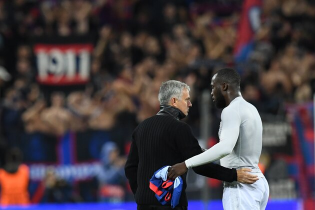 Manchester United's coach from Portugal Jose Mourinho thanks Manchester United's forward from Belgium Romelu Lukaku after the UEFA Champions League Group A football match between PFC CSKA Moscow and Manchester United FC in Moscow on September 27, 2017. / AFP PHOTO / Kirill KUDRYAVTSEV        (Photo credit should read KIRILL KUDRYAVTSEV/AFP/Getty Images)