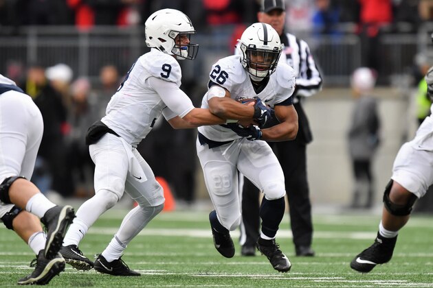 COLUMBUS, OH - OCTOBER 28:  Saquon Barkley #26 of the Penn State Nittany Lions rtakes a handoff from quarterback Trace McSorley #9 of the Penn State Nittany Lions against the Ohio State Buckeyes at Ohio Stadium on October 28, 2017 in Columbus, Ohio. Ohio State defeated Penn Statte 39-38.  (Photo by Jamie Sabau/Getty Images)