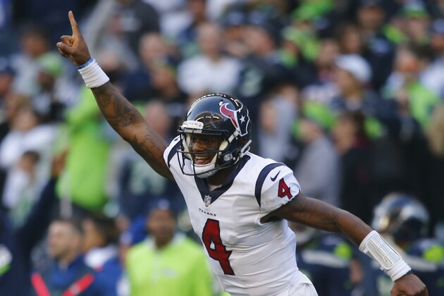 SEATTLE, WA - OCTOBER 29:  Quarterback Deshaun Watson #4 of the Houston Texans cheers as DeAndre Hopkins #10 scores a 72 yard touchdown against the Seattle Seahawks in the fourth quarter at CenturyLink Field on October 29, 2017 in Seattle, Washington. (Photo by Jonathan Ferrey/Getty Images)